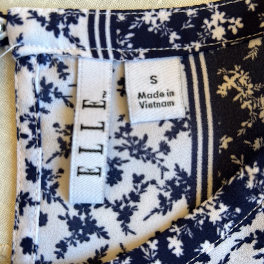 Elle 👚Top👚 - Picture 5 of 8